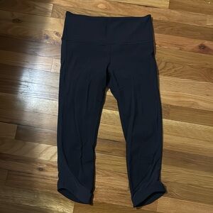 Black Lululemon cropped leggings